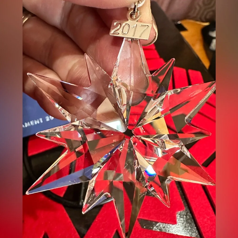 COPY - Swarovski 2017 Annual Ornament - Picture 1 of 4